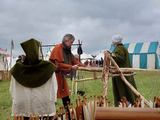 Vi deltager i diverse historiske markeder i sommersæsonen. Historisk autencitet er vigtig for os. Her er det tidlig Middelalder.